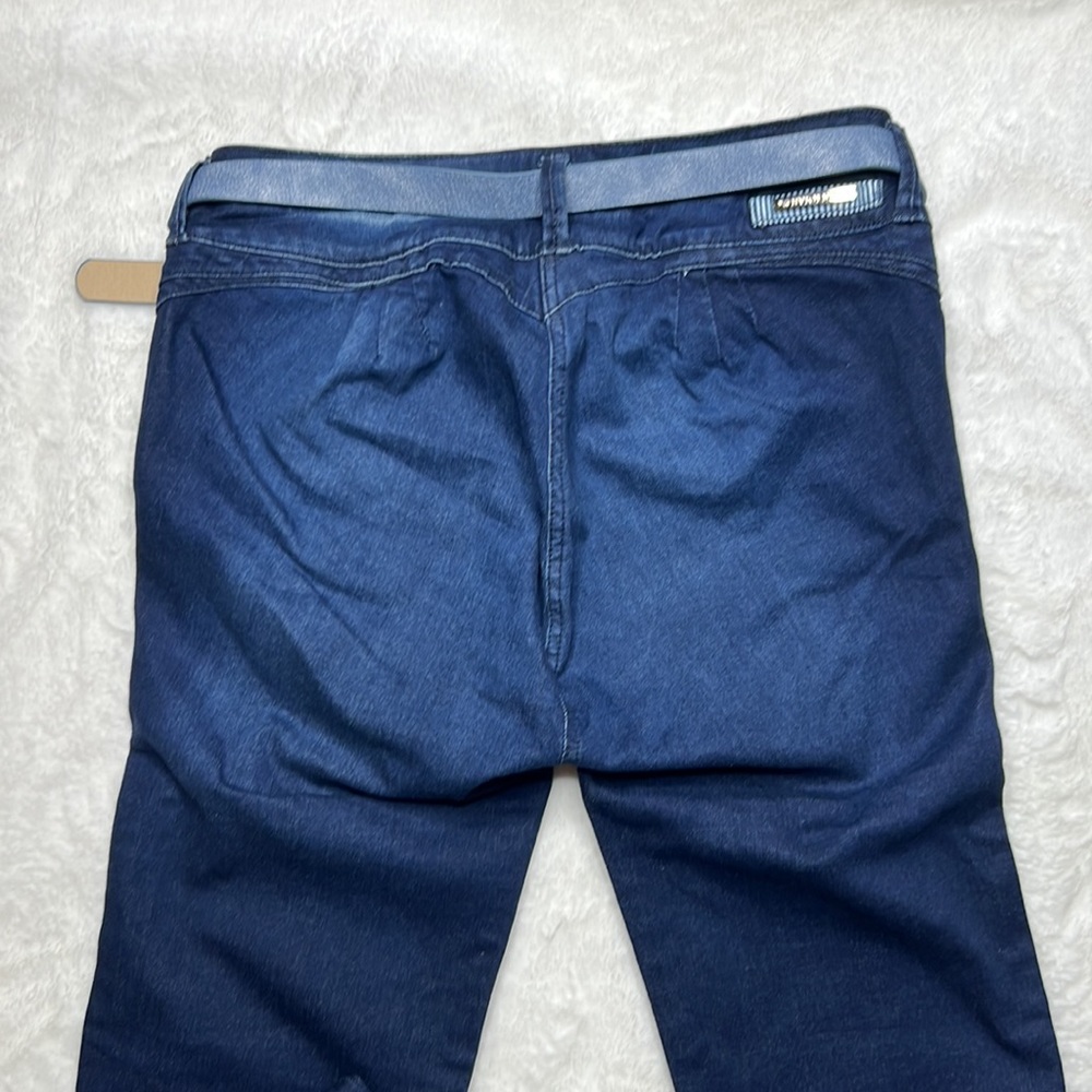 B’violet Jeans - Picture 5 of 7